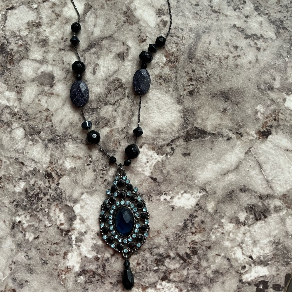 Avon midnight blue necklace